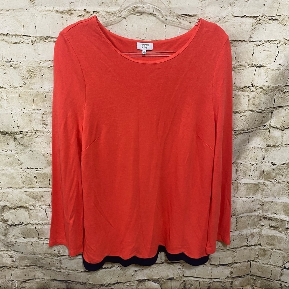 Crown & Ivy Coral Navy Blue Scalloped Hem Soft Long Sleeve Tunic Top